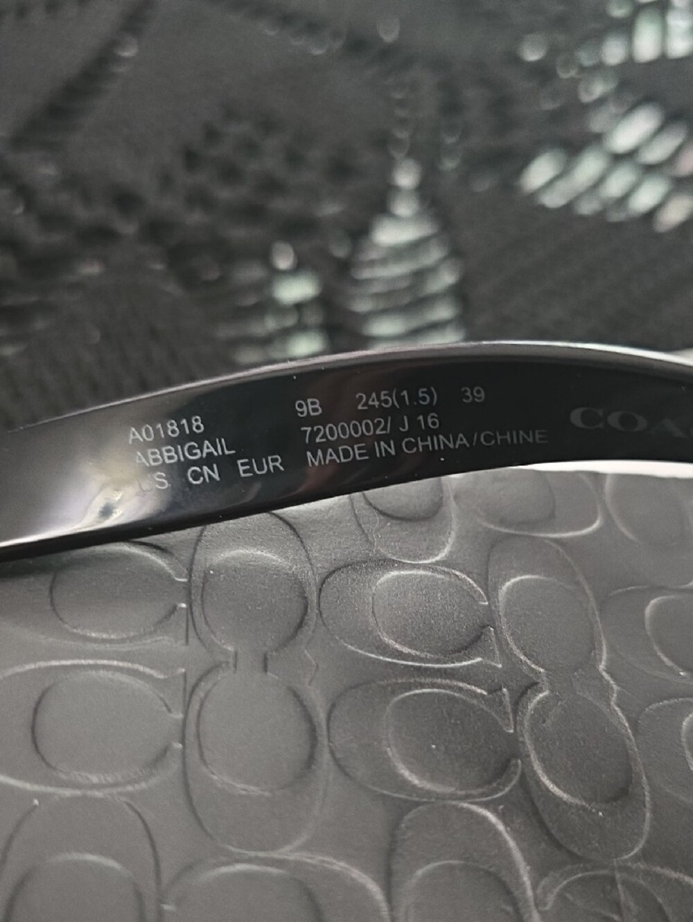 Like New Coach Black Logo-Embossed Thong Sandals - Picture 5 of 5